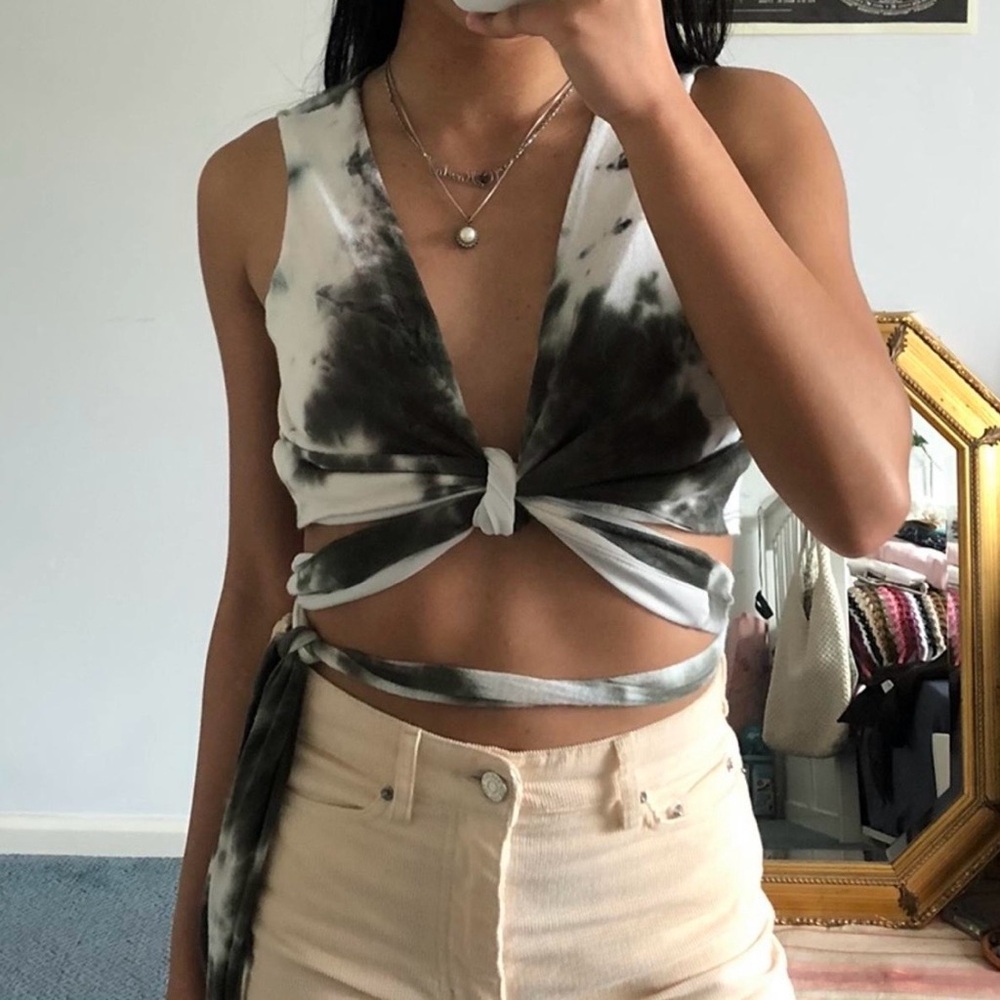 Fashion Nova Monochrome Twist Crop Top